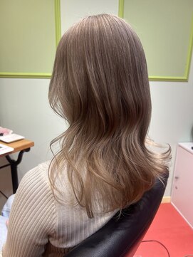 エマ(emma) 《ハイトーン》柔らかベージュ