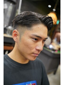 フォーコーナーズカットショップスリーセント 栄(FourCornersCutShop 3/cent) フェードショート