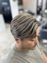 《ホワイトハイライト×白髪ぼかし》おしゃれに白髪もカバー！大人の男の身だしなみ《メンズ》