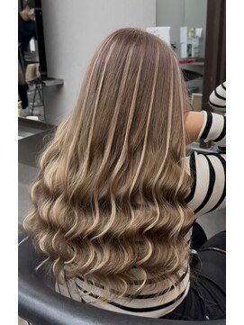 エミーバイモアムー(Emmie byMoremuu) 【Ryuki】ブリーチ/エクステ/ハイライト/ミルクティー