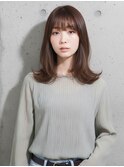 セミロング×レイヤー×くびれ×外ハネ×モカアッシュ