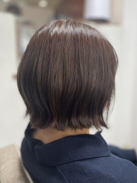 シェリー(Cherie) 切りっぱなしショートボブ