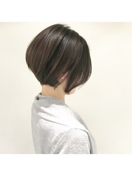 デフィー(DEFY) 前下がりショートレイヤーボブ