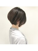 前下がりショートレイヤーボブ