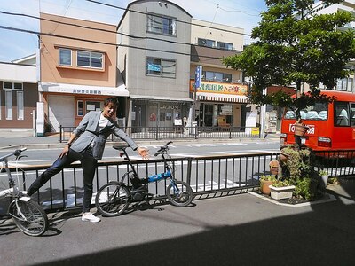 自転車、バイクの方は店の前に通行を妨げないようお願いします。