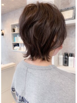 キャアリー(Caary) 福山市美容院　人気キャアリー　大人外ハネウルフショートCaary
