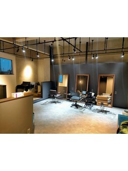 3席のみのプライベート空間で、一人のスタイリストが仕上げまで担当。大型店が苦手な方にもオススメです♪