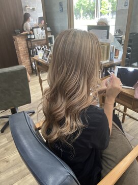 ヘアサロンラルガ 下曽根店(Hair salon Raruga) ミルクティーベージュ