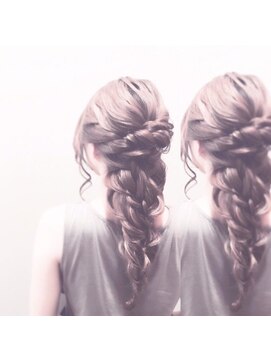 サファイア(SAPPHIRE) ★太編みこみ★ハーフアップスタイル!(^^)!