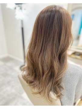 ヘアーアンドメイク ドレス(DRESS) ハイライト履歴にカラーでケア