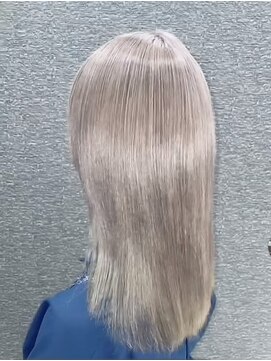 ヘアサロン リボーン(Hair salon Reborn) ホワイトシルバーカラー