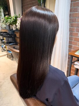 スット 渋谷(slut) くせ毛改善ストレート