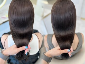 エトワール バイ ヴィンス(etoile by vince)の写真/思わず触れたくなるような艶髪が叶う、柔らかな縮毛矯正◎汗をかいても可愛い前髪キープ！憧れのサラ艶髪へ
