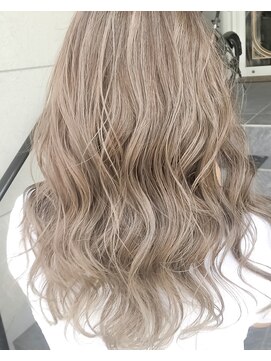 ルーナヘアー(LUNA hair) ハイトーンハイライト/透明感ベージュカラー/ブリーチ/10代20代