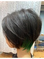 アズールサン 草加西口店(azule-sun) チラッと見えるグリーン可愛インナーカラー×抜け感ショートボブ