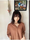 暗髪ピンクグレージュとミディアムヘア