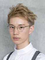 トップヘアー アヴェニュー 刈谷(TOPHAIR Avenue) 外国人風　ツーブロックショート/前髪パーマ/ハイトーンカラー