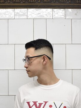 メリケンバーバーショップ コウベ(MERICAN BARBERSHOP KOBE) スキンフェード73ハードパート