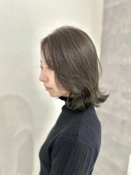 アンダーバーホワイト(_WHITE) 大人可愛いボブヘアー　かわいいお顔まわりカットオリーブカラー