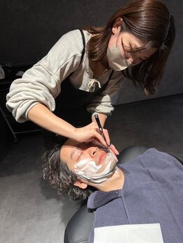 クランバイヘッドライト 鷺沼店(clan by HEADLIGHT)の写真/お顔全体のシェービングもできる理美容併設サロン☆