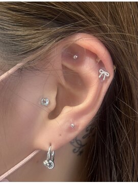 ジウ 上通り(JIU) 20代30代に人気の【耳ツボジュエリー】3粒、4粒