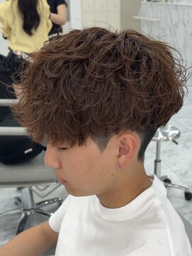 シーン(scene) 波巻きシャドウパーマ×brown×マッシュ