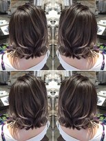 トルネード(TORNADO)&nbsp;外国人風ボブ ハイライトグラデーション グレージュ　外ハネ