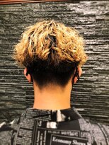 プレミアムバーバー 原宿店(PREMIUM BARBER produce by HIRO GINZA)&nbsp;スパイラルパーマ×センター分け