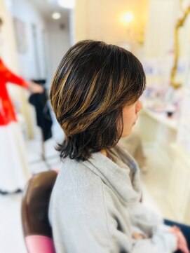 美容室 ティンカーベル 外ハネヘア