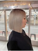 【MIRAC町田店】ホワイトベージュシャドールーツ×前下がりボブ