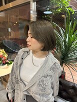 キュリオ(CURIO)&nbsp;透明感たっぷりオリーブグレージュ◎