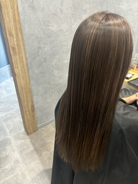 エレノア 越谷(Eleanor) ナチュラル筋感ハイライト/シアーベージュ