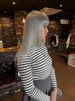 レオクマ(REOKUMA)&nbsp;ホワイトカラー/艶髪ロング/シルバー