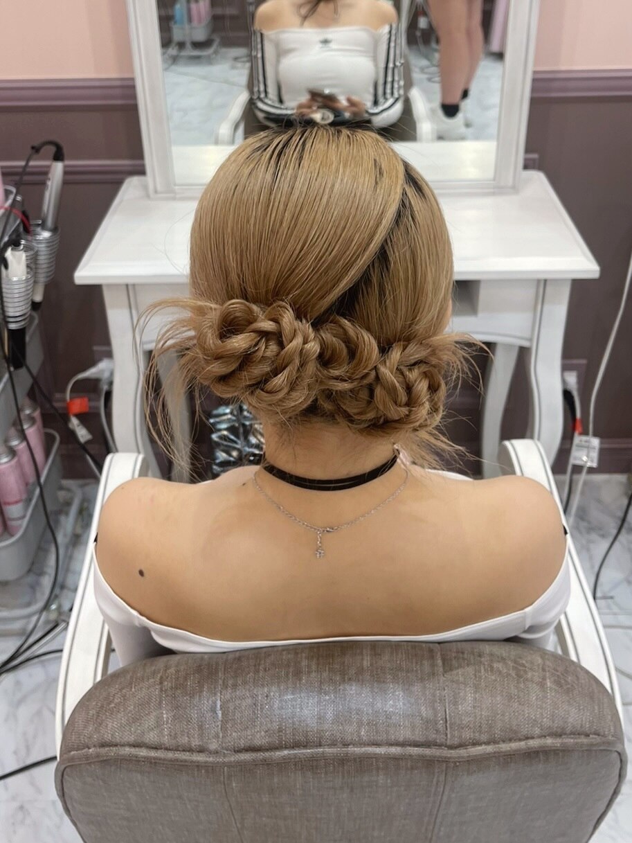 Aries渋谷駅西口店の結婚式お呼ばれスタイル