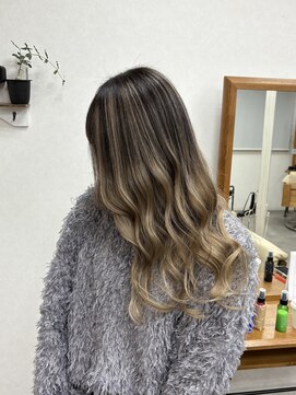 リングバイモアムー(Ring by Moremuu) Issy バレイヤージュ