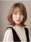 外ハネミディアム/ミルクティーベージュ/アッシュベージュ/20代e