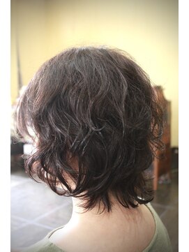 ワラティク(WARATI C) クセを生かしたショートヘア