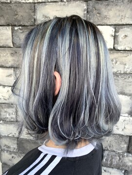 ラヴィエール(LAVIERE by R-EVOLUT) ホワイトグレー ハイライト コントラスト ケアブリーチ 柿本