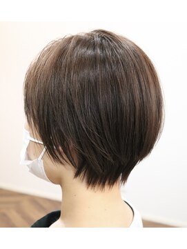 ウィスカーヘアー(whisker hair) ナチュラルショートボブ