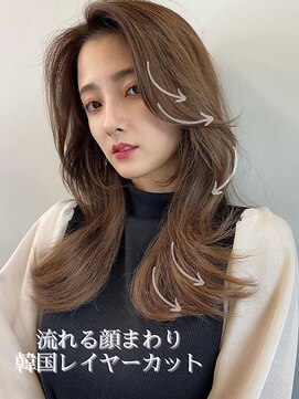 アイヴィ 表参道(IVY) 小顔に見せる韓国レイヤーカット 流れる顔まわりカット　後れ毛