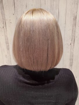 アクシー ヘアーアンドメイク(AXY HAIR&MAKE) マチルダボブピンクベージュインナーグレージュハイトーンボブ