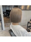 ぱつっとミニボブ×ミルクティーベージュ
