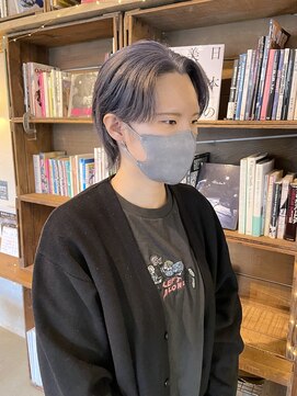 ヘアーアイストゥーレ(HAIR ICI TRE) 小顔ハンサムショートアッシュブルーシルバー 担当渡辺聖