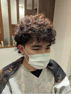 ヴィシュヌヘアー Visnu Hair メンズツーブロックマッシュウルフパーマスタイル
