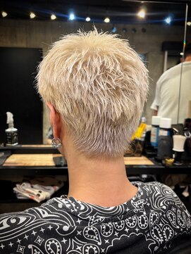 ビンゴ(BINGO) 2142ホワイトブロンドブリーチ&ダブルカラー渋谷ウルフカット