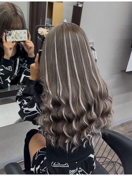 エミーバイモアムー(Emmie byMoremuu) 【Ryuki】グレージュ/エクステ