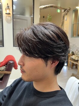 アングリッド(un gird)の写真/忙しい朝のセットを簡単に。ON/OFF使い分けられる万能Style。清潔感×トレンドを兼ね備えた大人の男へ