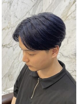 ヘアーマルシェ(hair marche) 刈り上げセンターパート×ブルーブラック