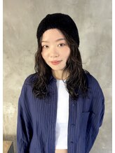 ヘルベチカ・ヘア(Helvetica hair) ロングレイヤーカットロングパーマ黒髪パーマ前髪なし