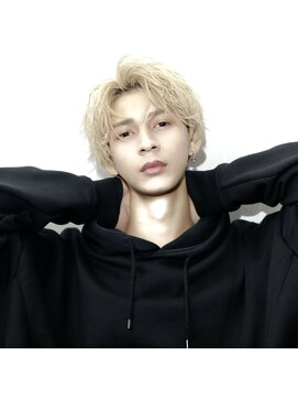 リップス 表参道店(LIPPS) 刈り上げツーブロックハイトーンセンターパート